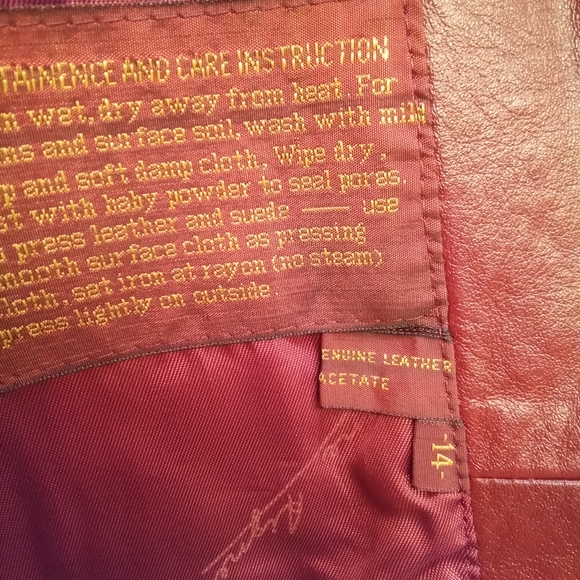 Etienne Aigner Vintage Burgandy Leather, Fully Lined, Women's Coat - Picture 9 of 10